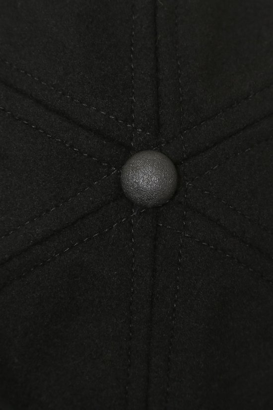 Шапка с трикотажной резинкой черного цвета