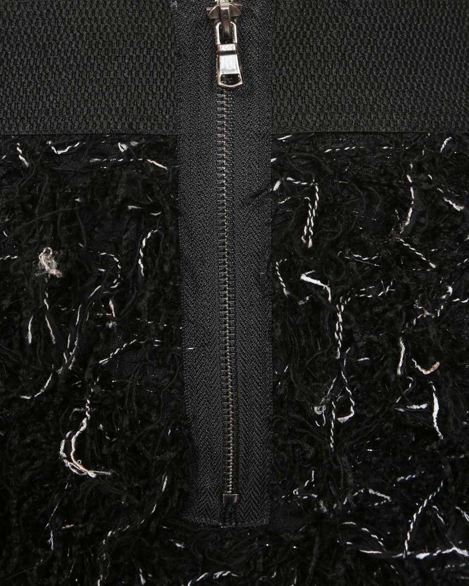 Шорты из фактурной ткани с длинным ворсом, черного цвета