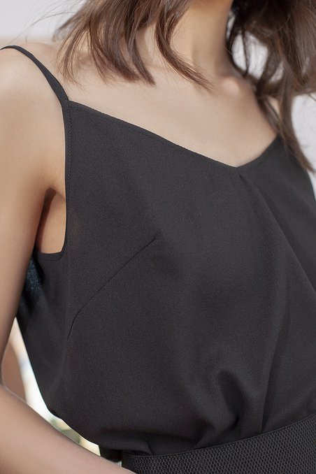 Блуза без рукава черного цвета