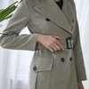 Тренч бежевого цвета с накладными карманами и кокеткой