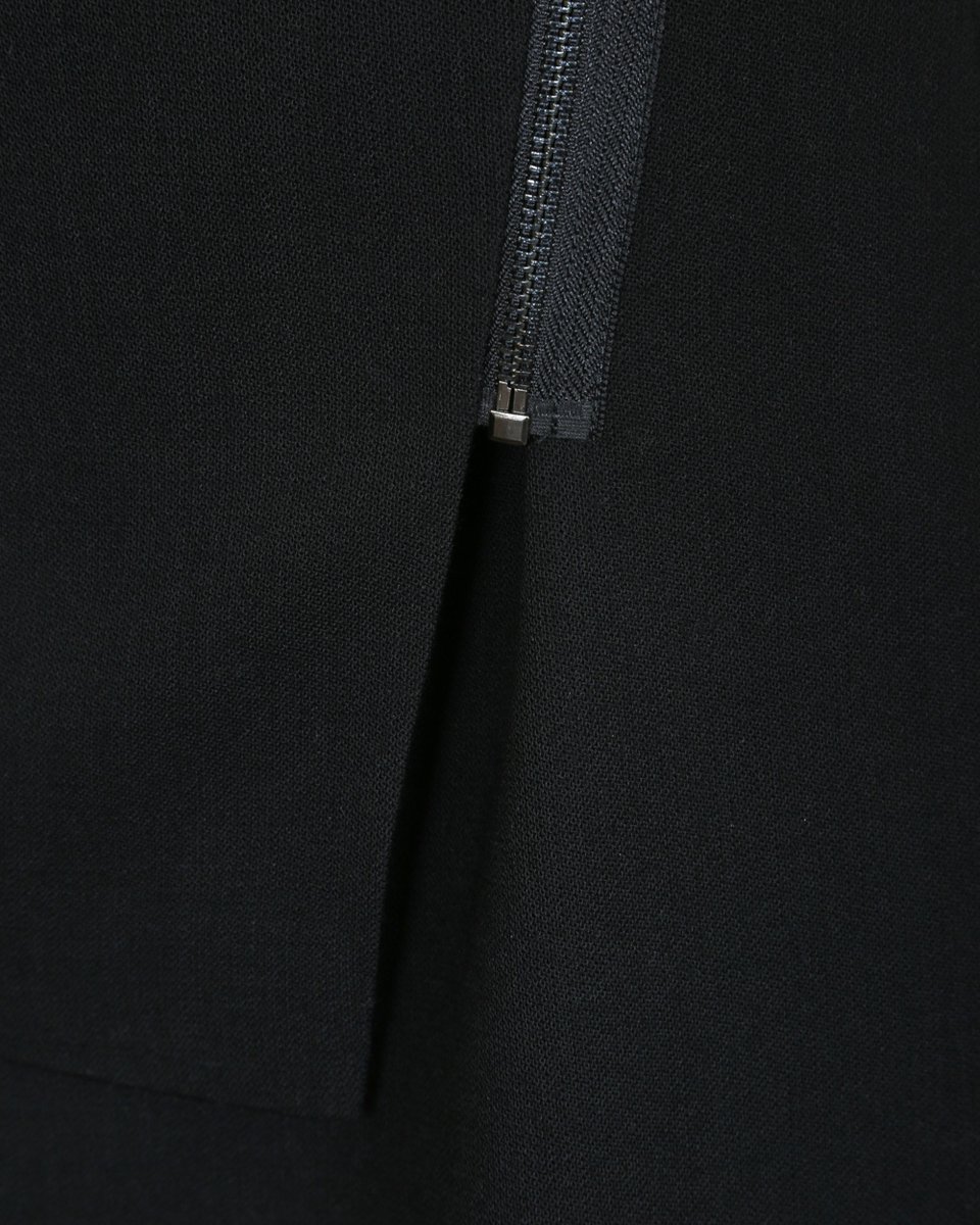Юбка гофре с асимметричным поясом-баской черного цвета