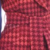 Жилет из жаккарда, с английским воротником и поясом