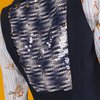 Жилет из эластичной ткани декорированный пайетками