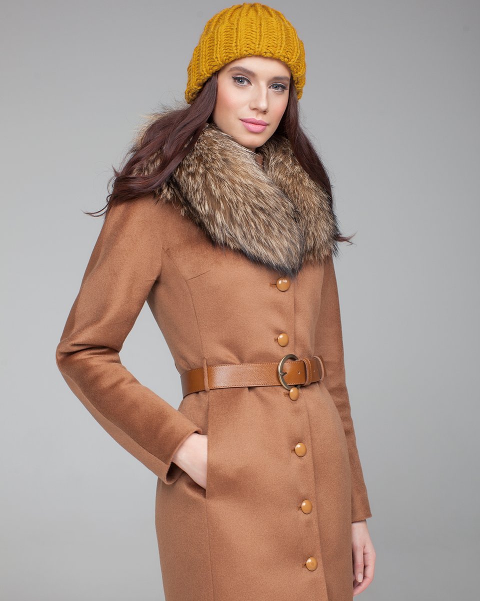 Зимнее пальто карамельного цвета