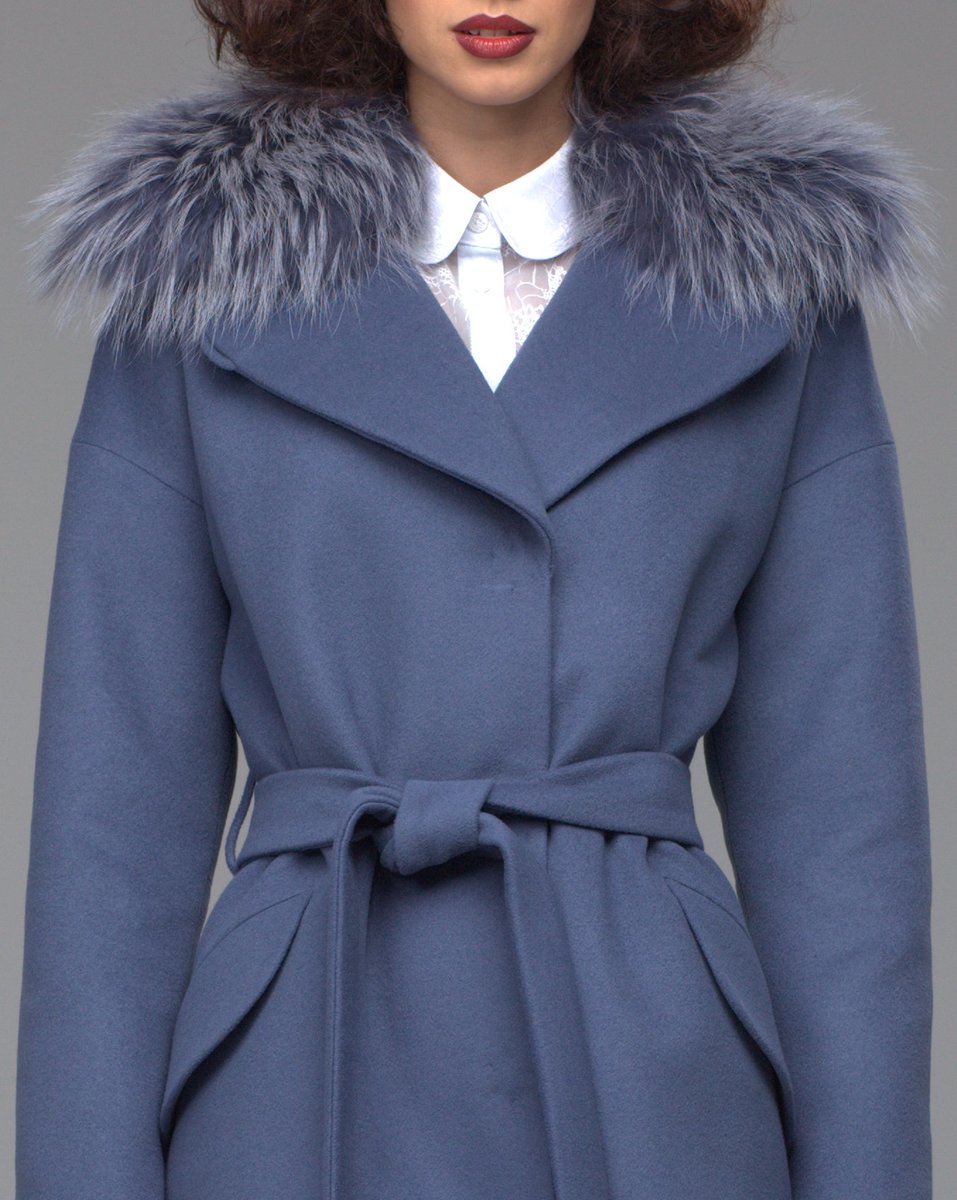 Зимнее пальто пепельно-голубого цвета