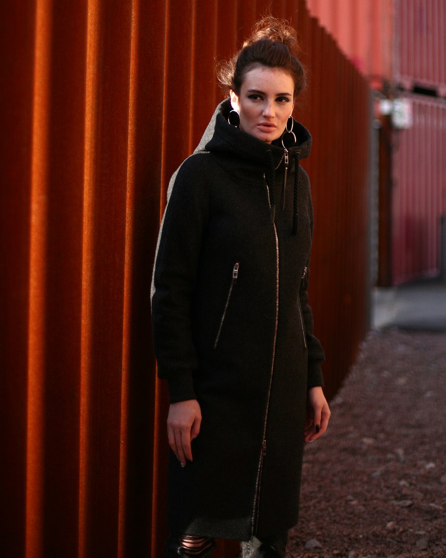 Зимнее пальто прямого силуэта, с капюшоном www.EkaterinaSmolina.ru