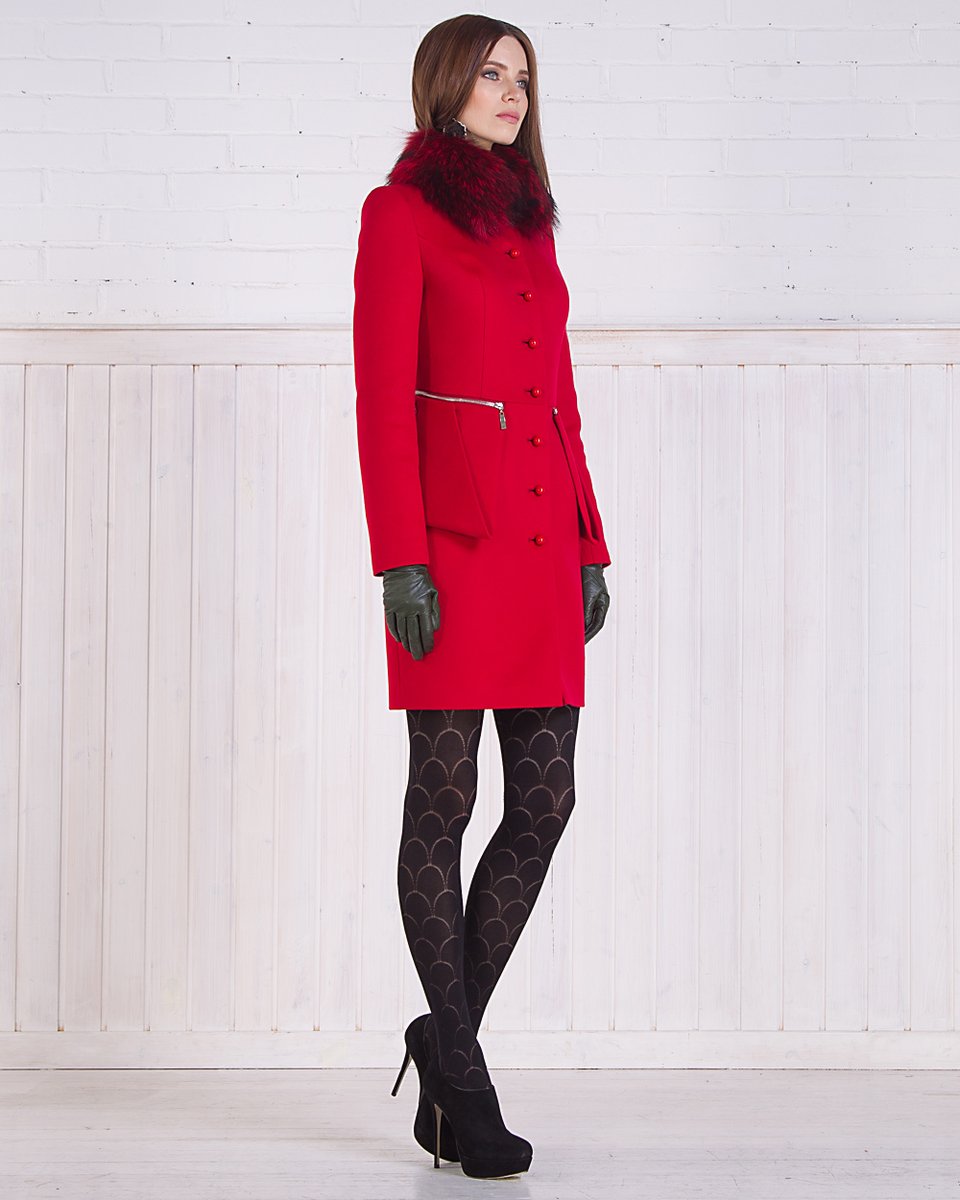 Зимнее пальто с отстегивающейся баской, красное.