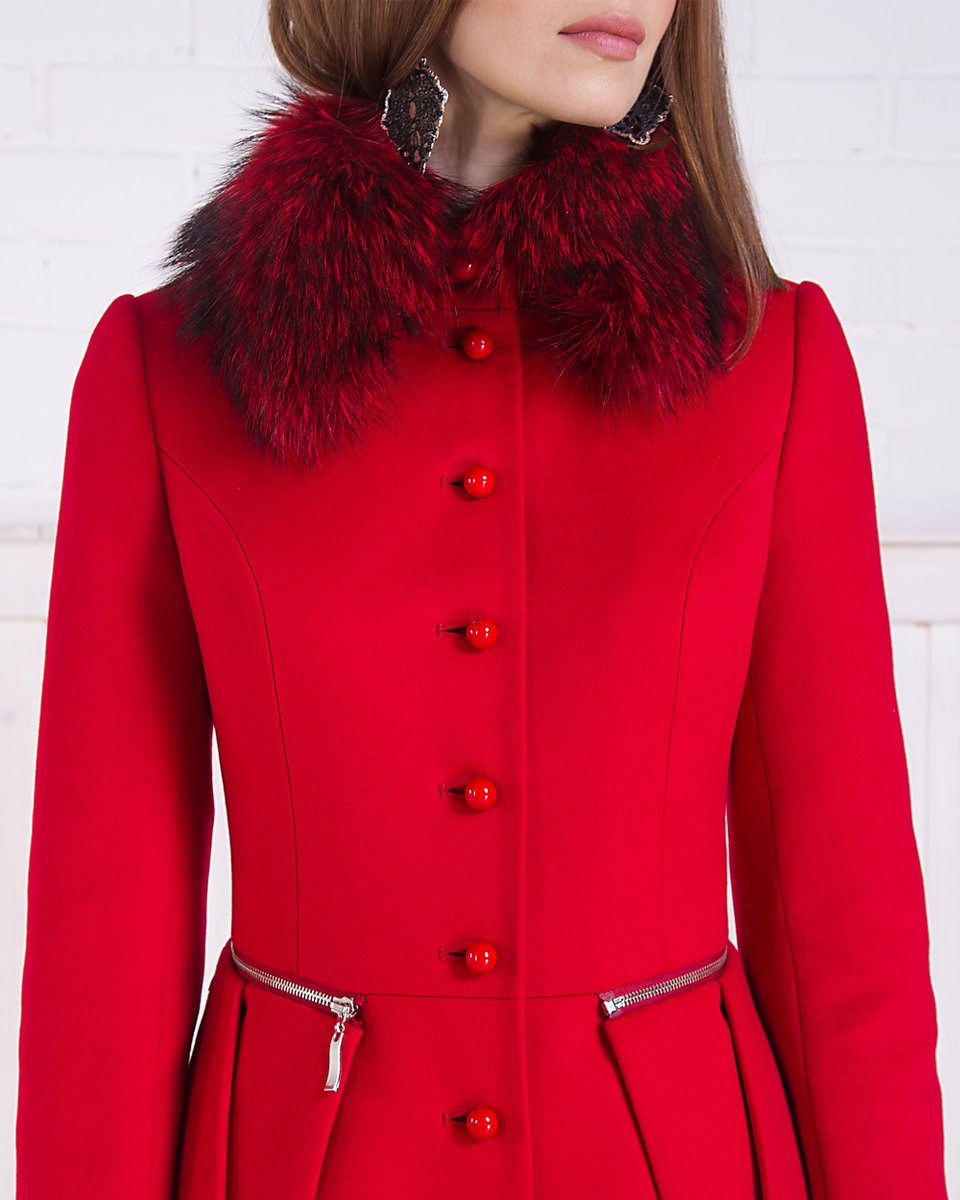 Зимнее пальто с отстегивающейся баской, красное.