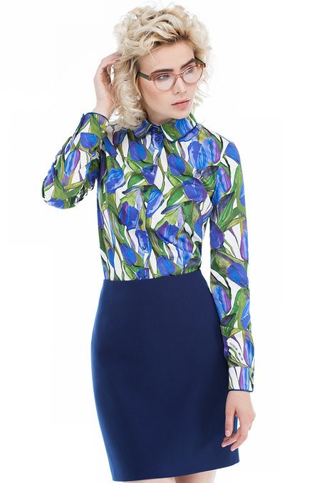 Блуза с принтом "синие тюльпаны"
