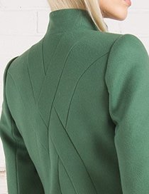 Демисезонное пальто с декоративной косой на спине, зеленое.