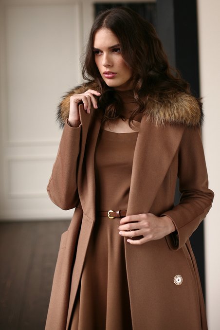 Пальто двубортное коричневого цвета с подкладкой с узором