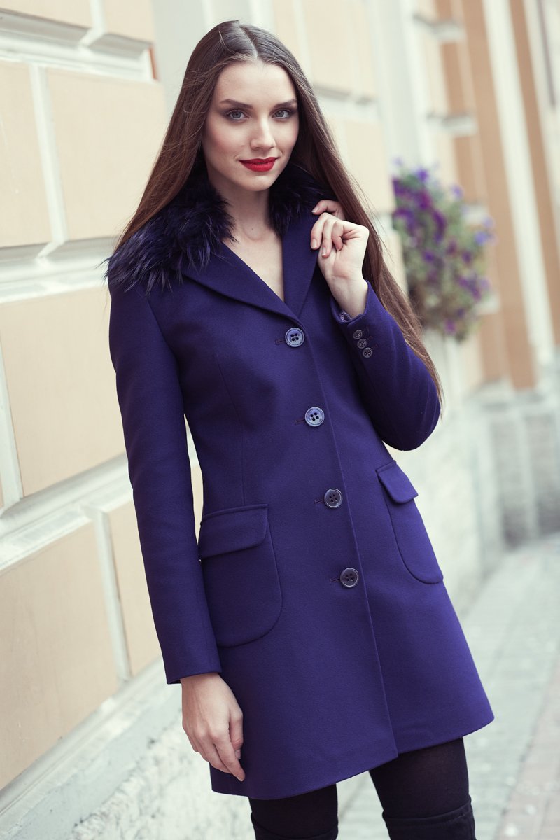 Фиолетовое женское пальто