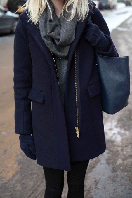 Черное пальто с капюшоном женское с чем носить