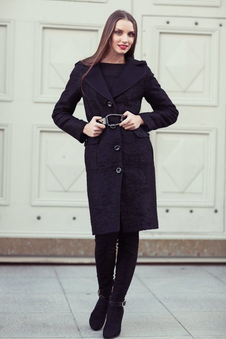 Пальто с отстегивающимся капюшоном черное