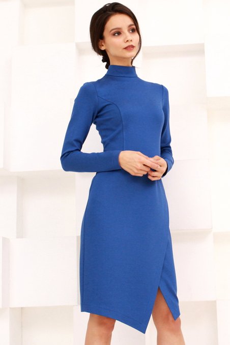 Платье базовое темно-синего цвета в вечернем стиле