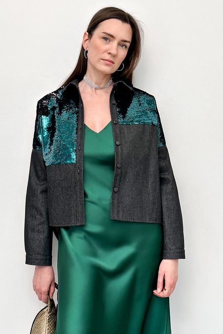 Блуза классическая зеленого цвета из комбинированной ткани