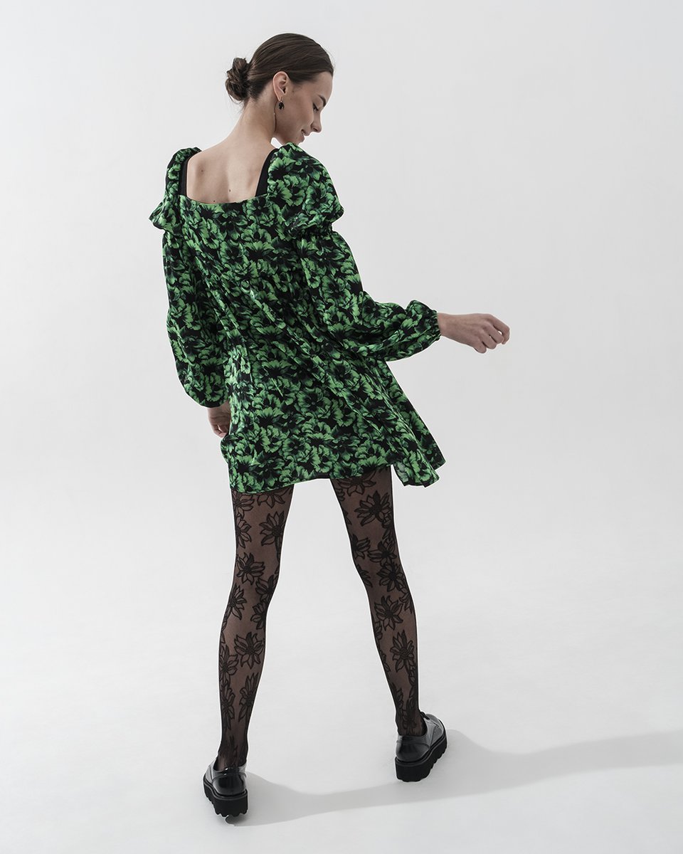Платье черно-зеленое короткое с объемным рукавом