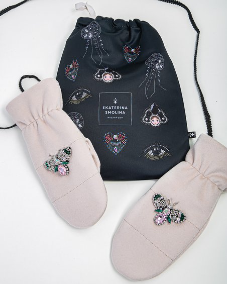 Варежки с декором «Пчелы», молочного цвета