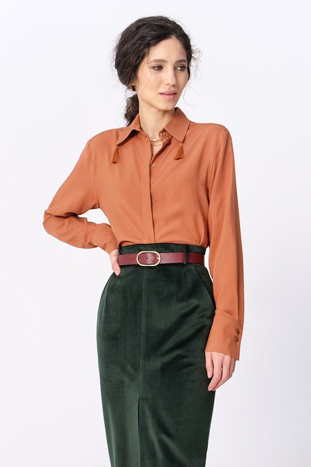 Блуза классическая коричневого цвета на пуговицах скрытых в планке