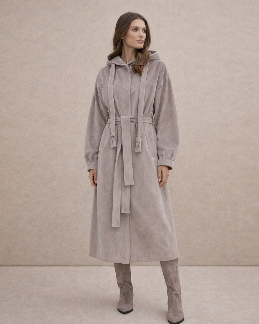 Пальто весеннее макси с капюшоном и крупными завязками цвета хумус www.EkaterinaSmolina.ru