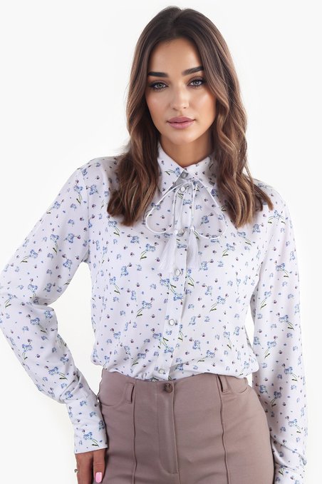 Блуза в цветочный принт с декоративным шнурком и кисточками