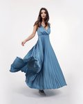 Платье-сарафан макси с юбкой гофре, хрустально-голубое