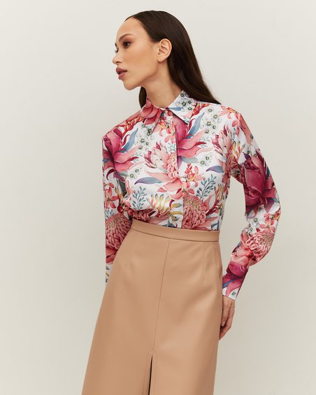 Блуза с цветочным принтом молочного цвета