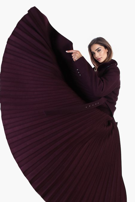 Пальто с юбкой-гофре цвета темный пурпур