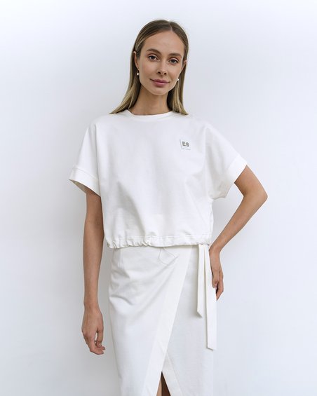 Блуза в стиле спорт-шик белого цвета