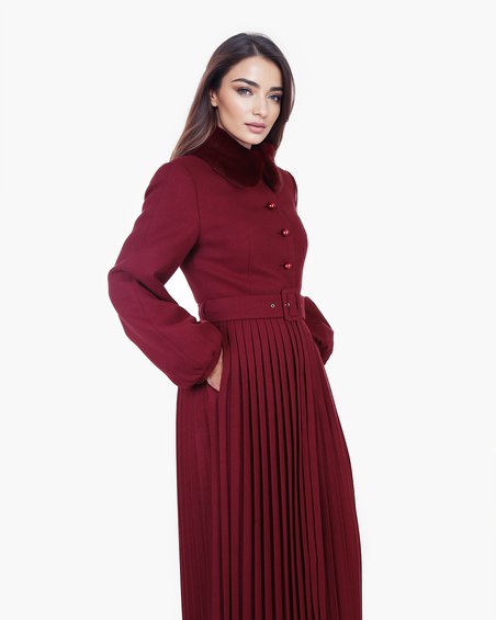 Пальто с пышными рукавами и юбкой плиссе, брусничного цвета