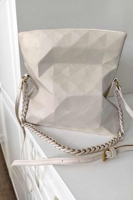 Сумка из фактурной эко-кожи с цепочкой, айвори