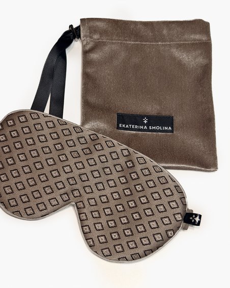 Маска для сна из жаккардовой ткани бежевая  ромбы