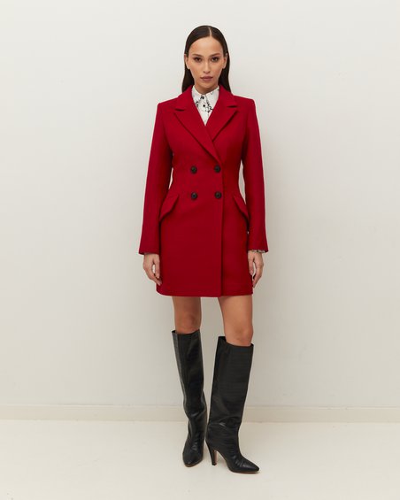 Пальто классическое красного цвета с прорезными карманами