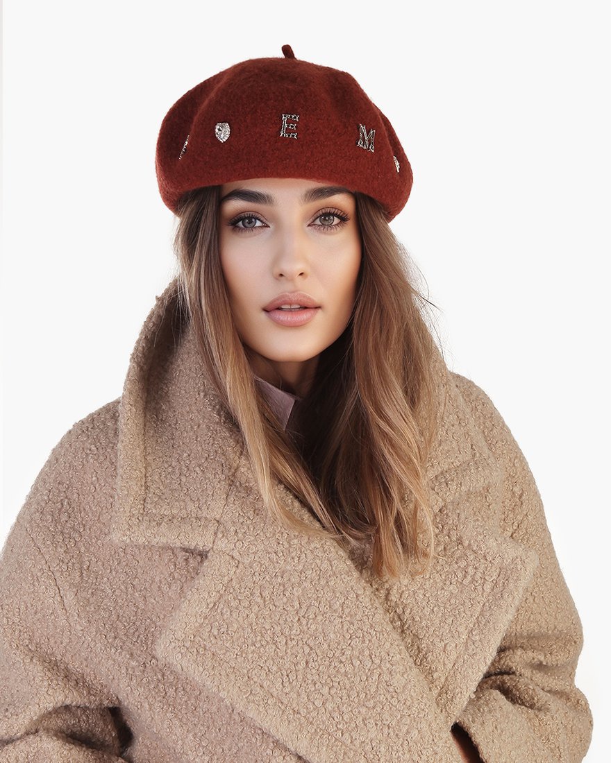 Берет с буквами в терракотором цвете www.EkaterinaSmolina.ru