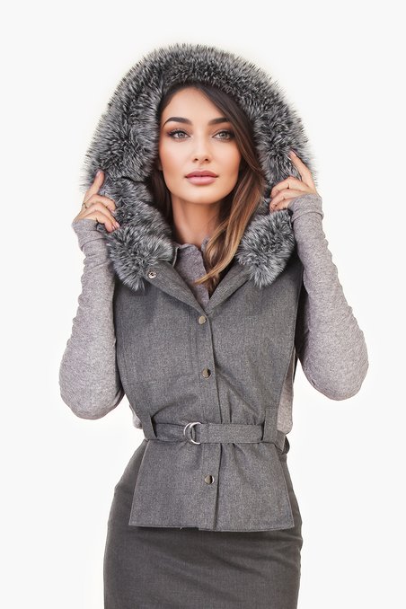 Жилет-манишка с капюшоном