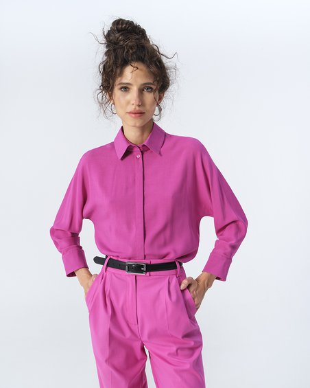 Блуза в конструктивном стиле цвета фуксия