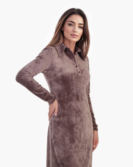 Платье из велюра цвета капучино