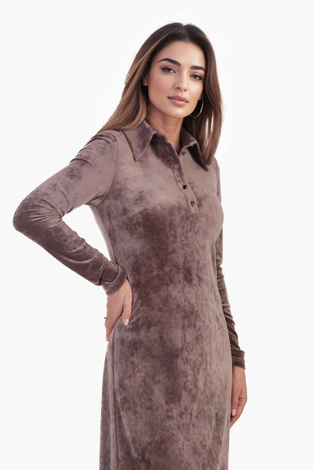 Платье из велюра цвета капучино