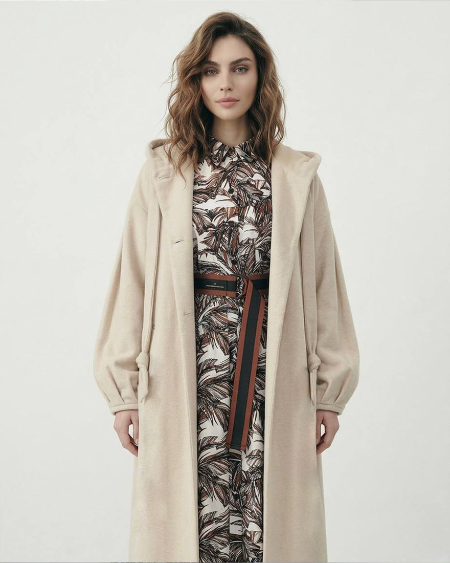 Пальто макси из водоотталкиващего бархата с капюшоном в кремовом цвете www.EkaterinaSmolina.ru