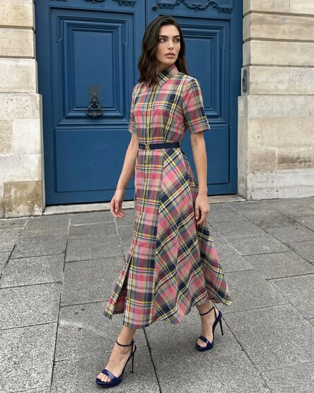 Платье-рубашка с отложным воротником в яркую клетку