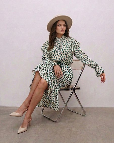 Юбка цвета айвори в зеленый горошек