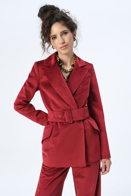 Пальто двубортное ярко-красного цвета с v-образным вырезом горловины