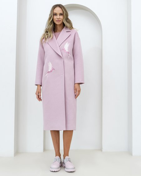 Пальто классическое пудрово-розового цвета с v-образным вырезом горловины