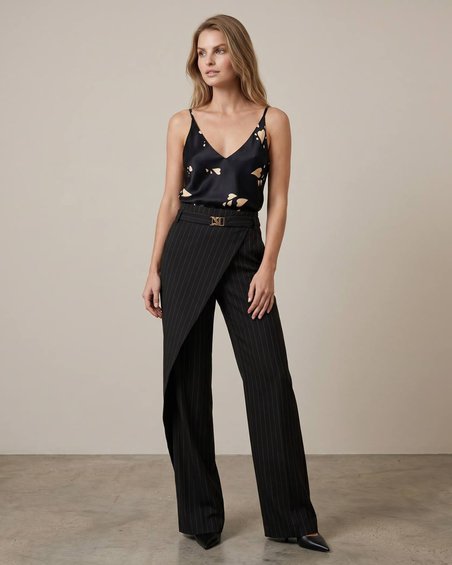 Брюки на запах черного цвета в полоску