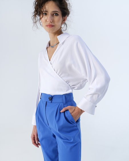 Блуза в коктейльном стиле с тонким ремнем