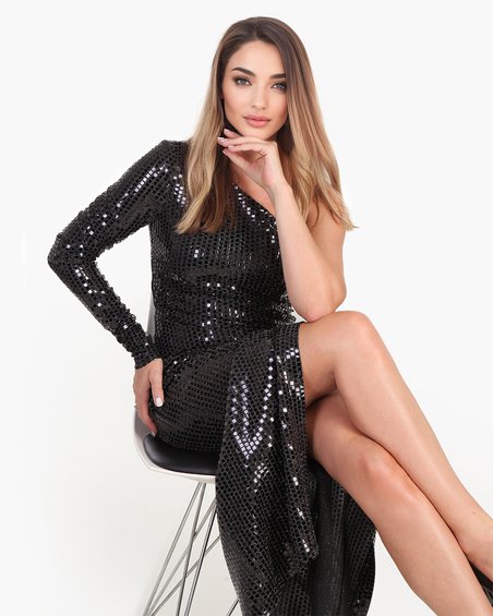 Платье на одно плечо из фактурной ткани