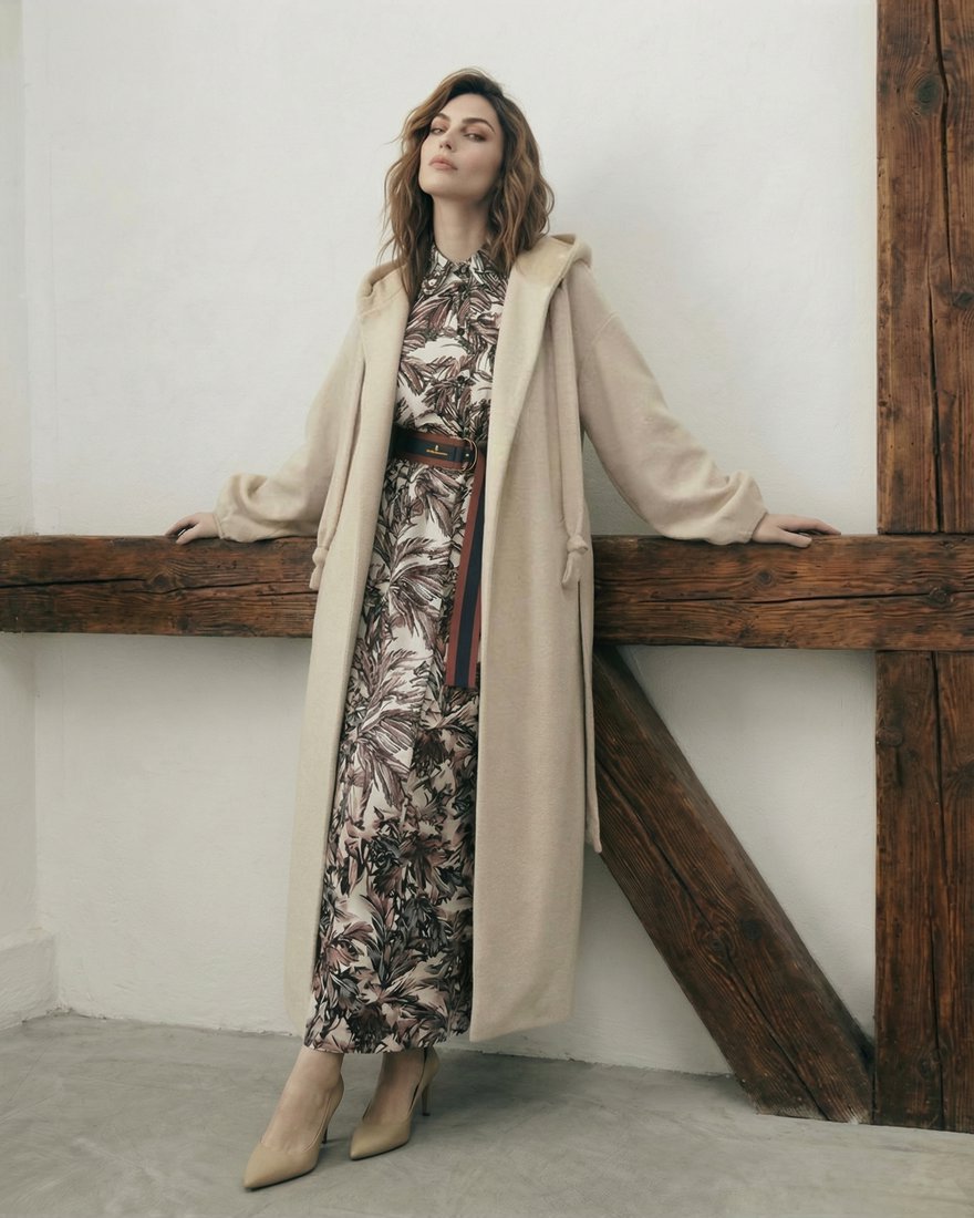 Пальто макси из водоотталкиващего бархата с капюшоном в кремовом цвете www.EkaterinaSmolina.ru