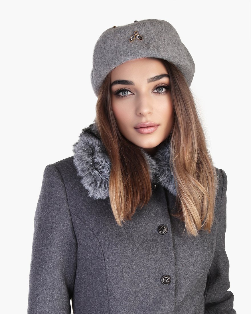Берет со стразами пчелы в светло-сером цвете www.EkaterinaSmolina.ru