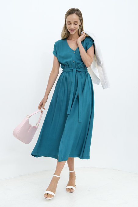 Платье базовое цвета элеткрик с карманами в боковых швах