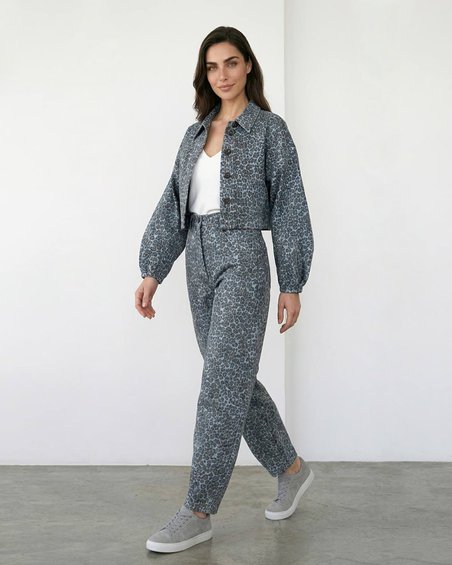 Бомбер джинсовый в принт «Леопард»